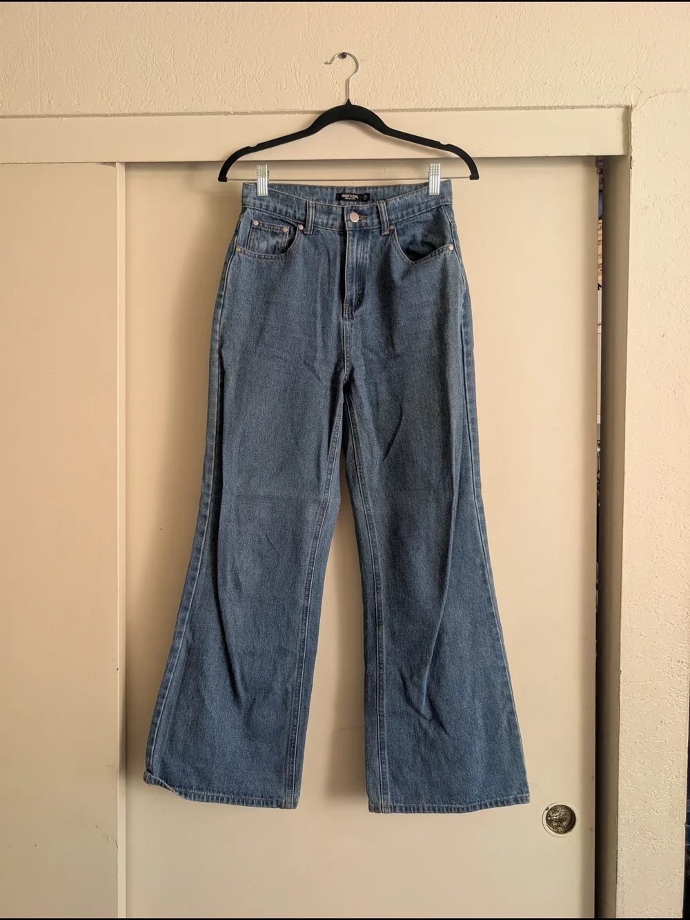Classic High-Waist Wide-Leg Jeans in Blue - Picture 2 of 5